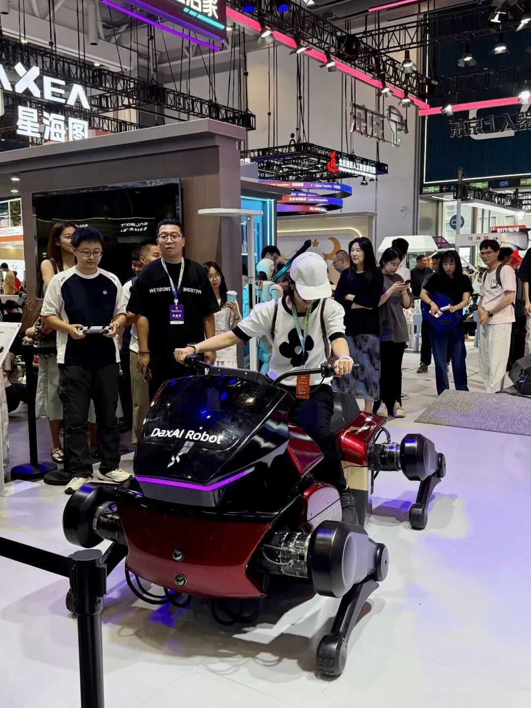 Exhibitors are experiencing the robotic horse.